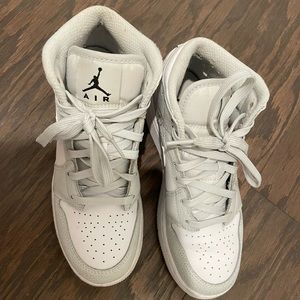 air jordan mid grey camo size 5y 6.5w